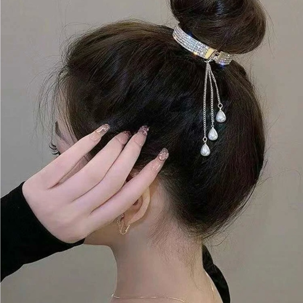 NIP. Gorgeous hair clip.